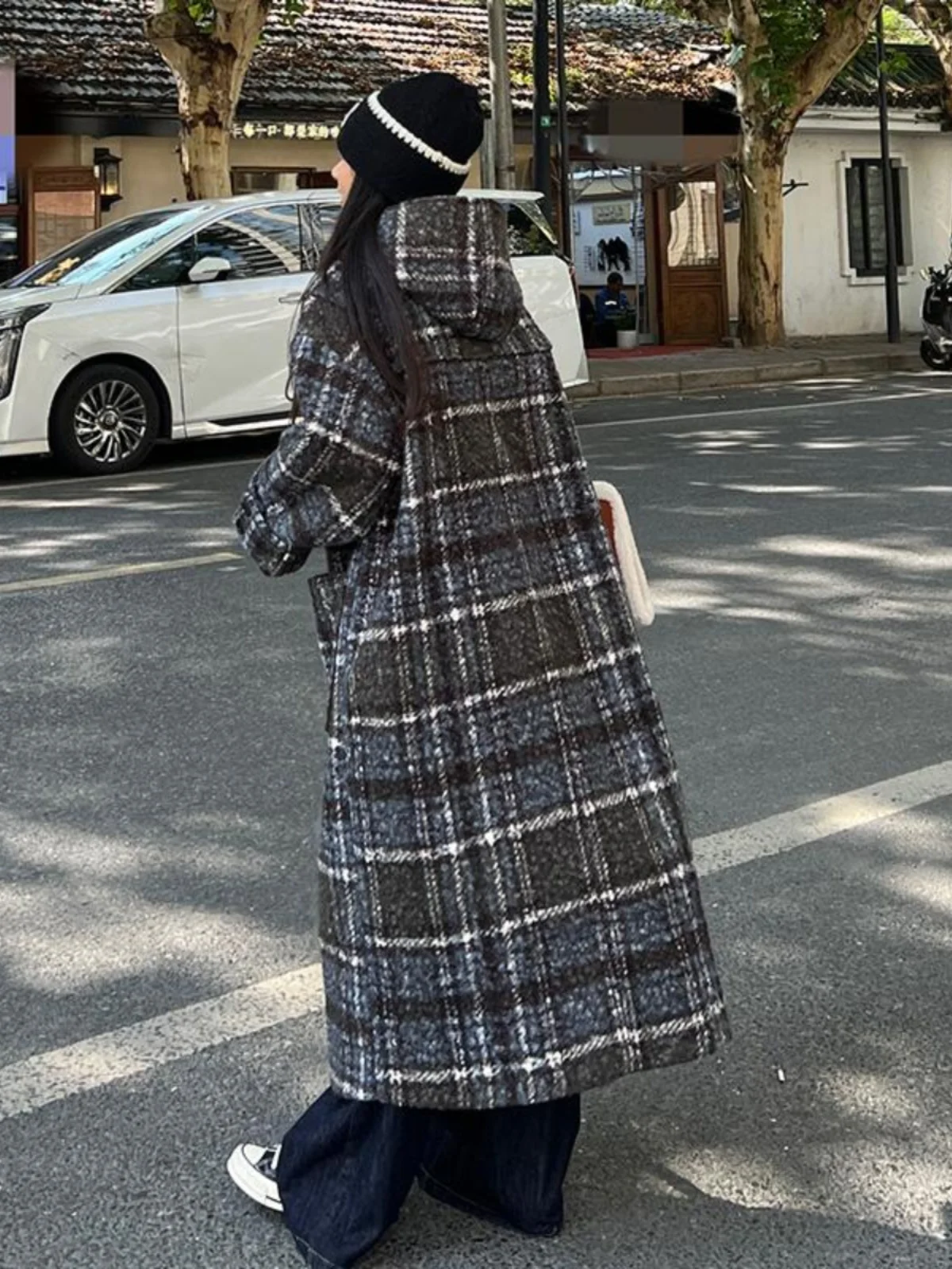 Женский дафлкот в клетку контрастного цвета стиле ретро новинка 2024 корейская