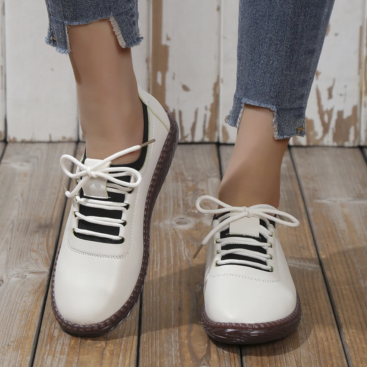 Fashion Women's Casual Shoes 2023 Autumn Soft Leather Women's Comfortable Mom's Shoes Outdoor Walking Sports Flat Shoes