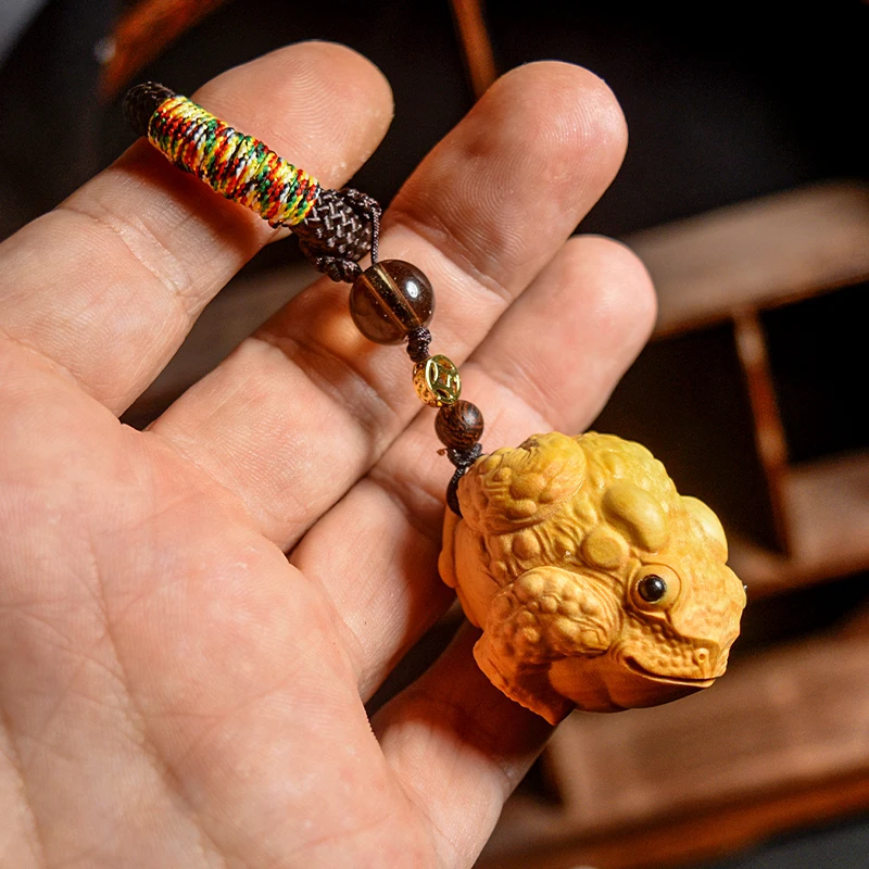 

Small leaf boxwood carving small pendant handhandle key chain Solid wood play craft gifts home decor office decoration