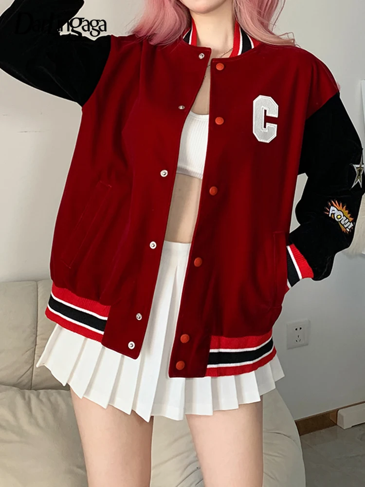 

Корейская мода Darlingaga, красные бархатные Лоскутные зимние куртки, женское Полосатое пальто с вышивкой на пуговицах, свободная бейсбольная к...