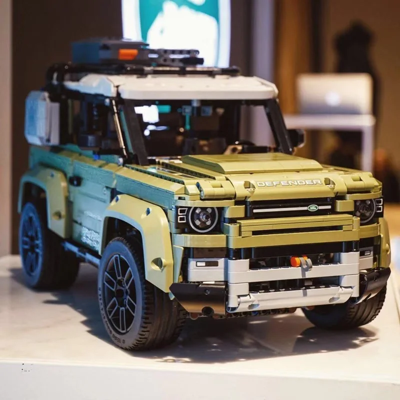 

Compatible High Tech Car Series Supercar Land Rover Defendered Guardian Off-road Vehicle Model Building Blocks Bricks 42110 Toys