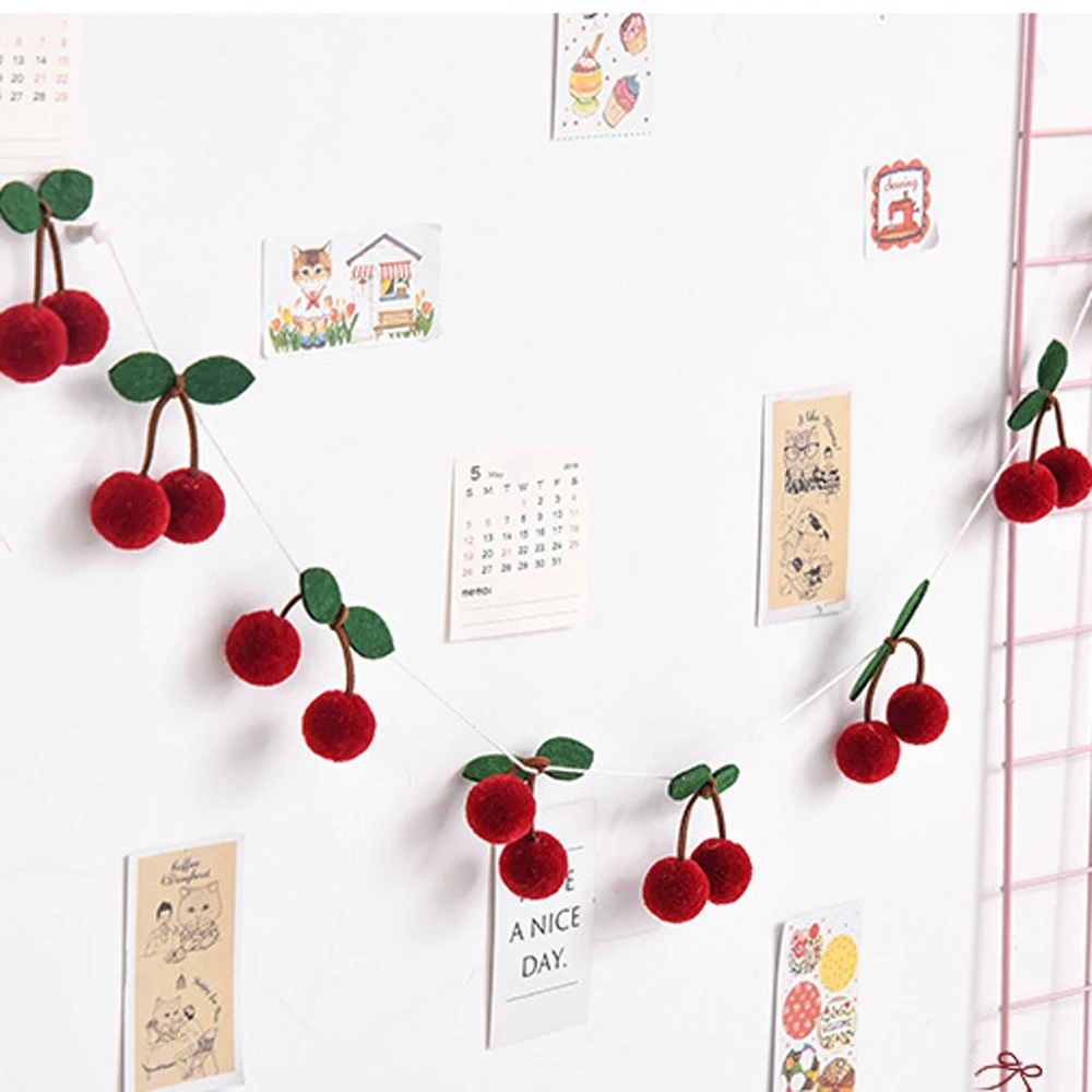 Вишневый войлочный шар