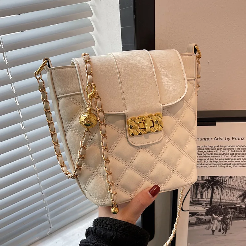 

High Quality Women's Shoulder Bag 2022 New Women's Bag Fashion Trend Brand Designer Diamond Chain Messenger Bag Bucket Bag