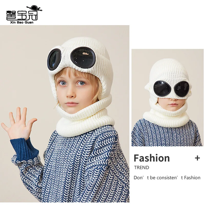 Детская шапка шарф комплект из двух предметов зимняя бархатная с защитой ушей