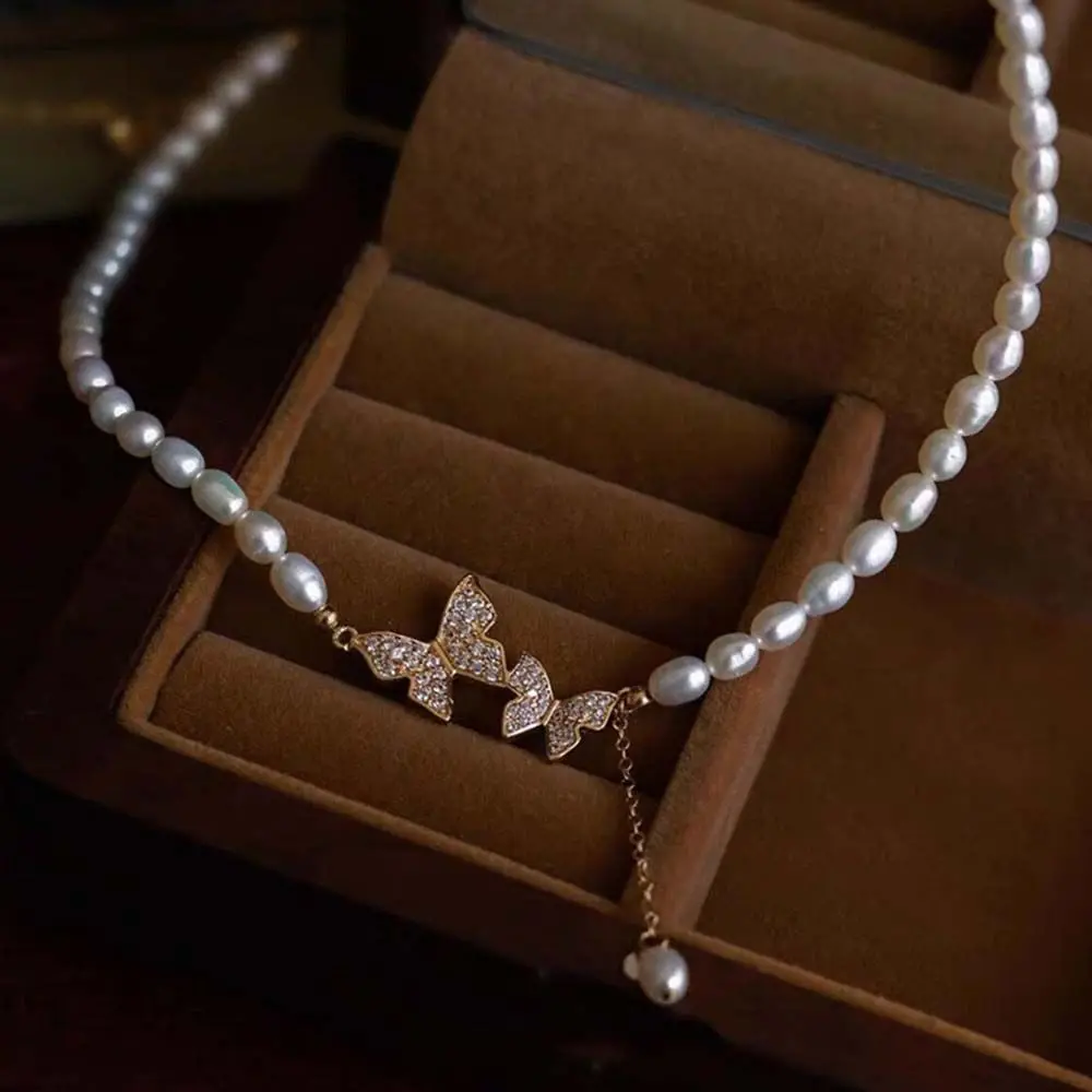 

Fashion Rhinestone Butterfly Pendant Pearl Necklace for Women Girls Vintage Clavicle Chain Accessories Jewelry Gifts