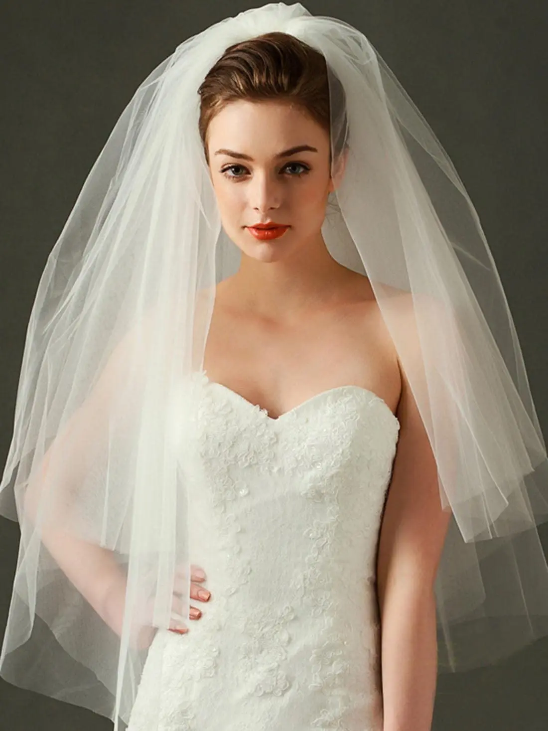 

Fancy Newly Designed 1T 1 Tier Floral Pattern Lace Edge Bridal Wedding Veil Fingertip Length