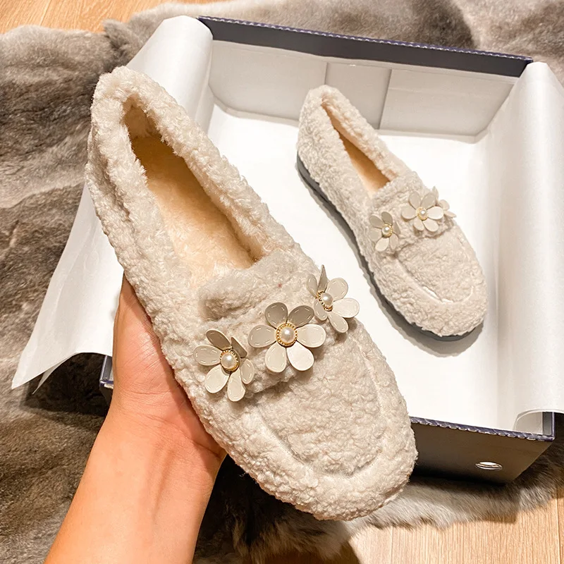 

Plush Shoes Women Winter Outdoor New Korean Style Fashion Flower Design Platform Shoes Slip-on Lightweight Shoes Large Loafers