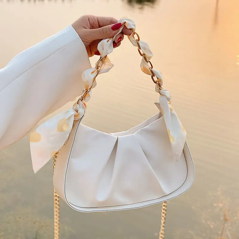 

Chain Super Fire Small White Bag Women's Summer 2023 New Trendy and Advanced Underarm Bag Pleated Cloud Crossbody Bag