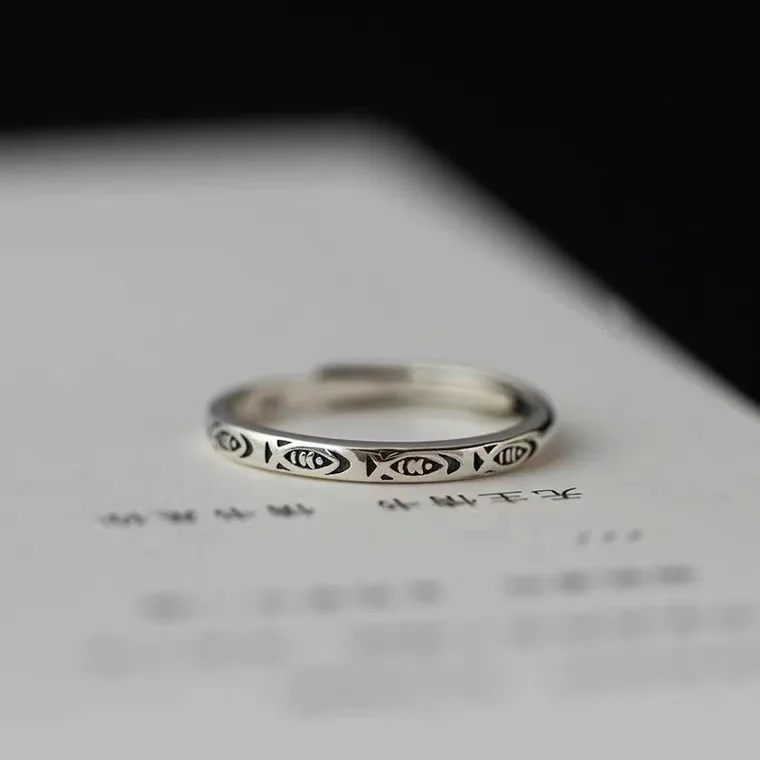 

Винтажное модное индивидуальное серебряное кольцо с маленькой рыбой, элегантное темпераментное простое Открытое кольцо, банкетное ювелир...