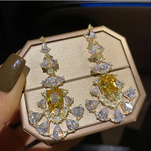 

2023 Women Fashion water drop petals yellow diamond fan-shaped earrings wedding dinner earrings temperament zircon dress matchin