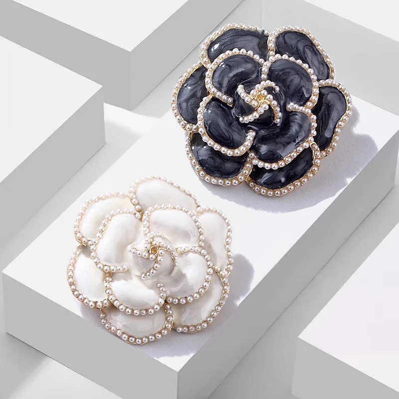 

TULX Enamel Camellia Flower Pearl Brooches for Women White Black Silk Scarf Buckle Corsage Brooch Pins Coat Handbag Accessories