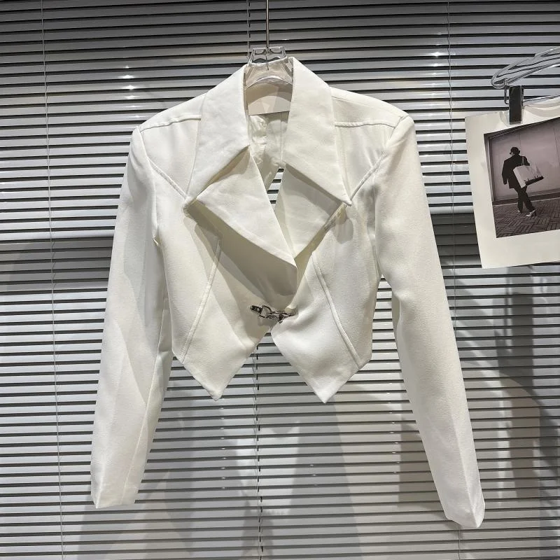 

BORVEMAYS 2023 Spring New Fashion Trend White Lapel Long Sleeve Solid Color Hollow Out Backless Temperament Blazer Women WZ964