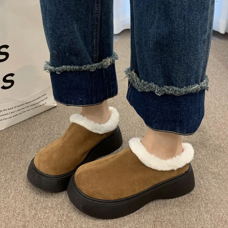 Замшевые женские тапочки зимняя теплая обувь на меху модные новые повседневные