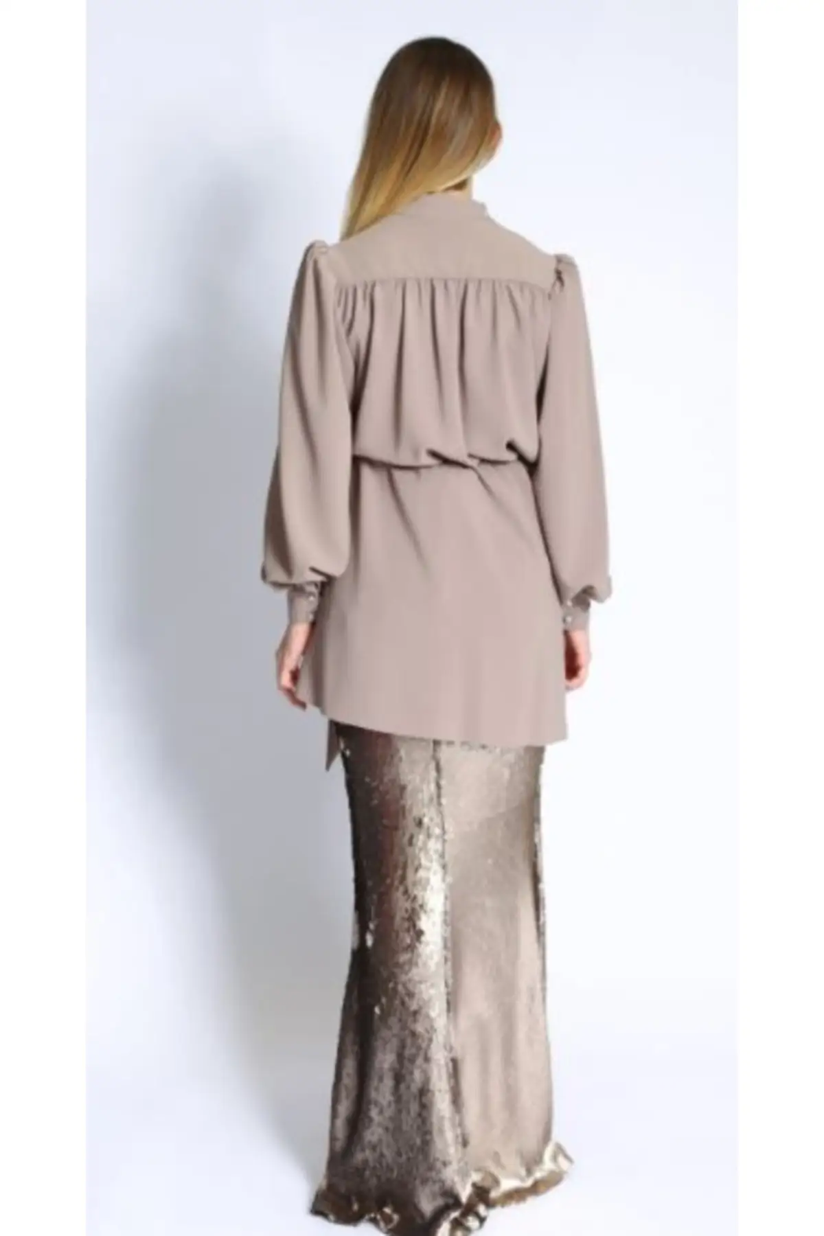 Рисунок 3 - Женский стильный костюм Hilal Oğuzkan