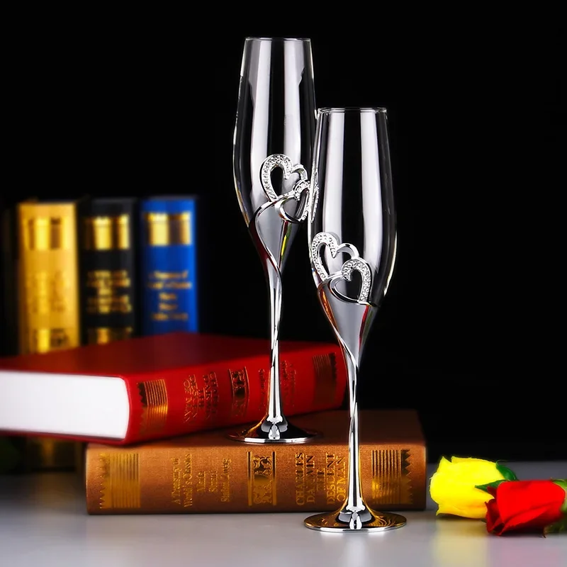 

2Pcs Wedding Champagne Glass Set Toasting Flute Glasses with Rhinestone Crystal Rimmed Hearts Decor Drink Goblet Cup