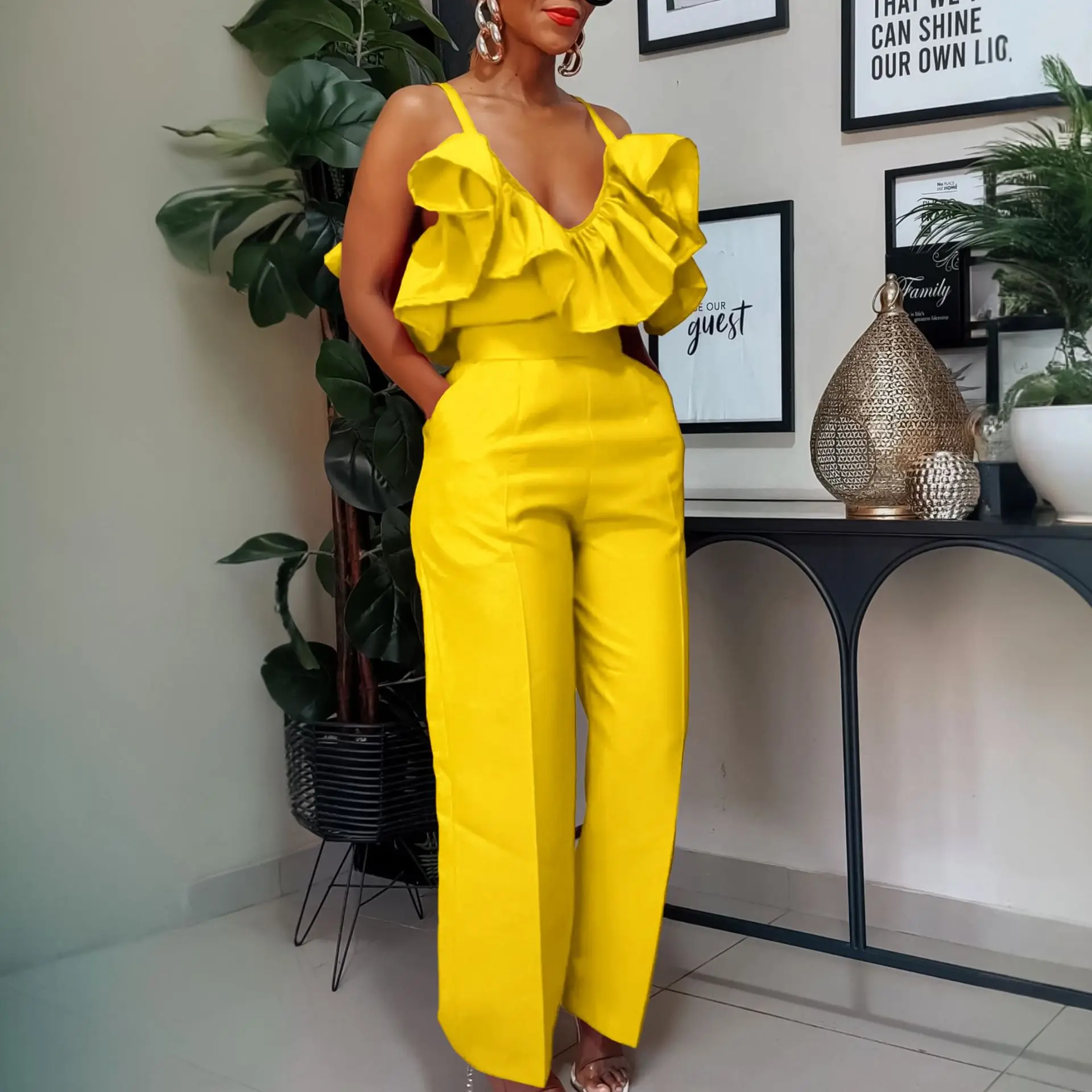 Женский комплект из двух предметов: блузка с глубоким V-образным вырезом и