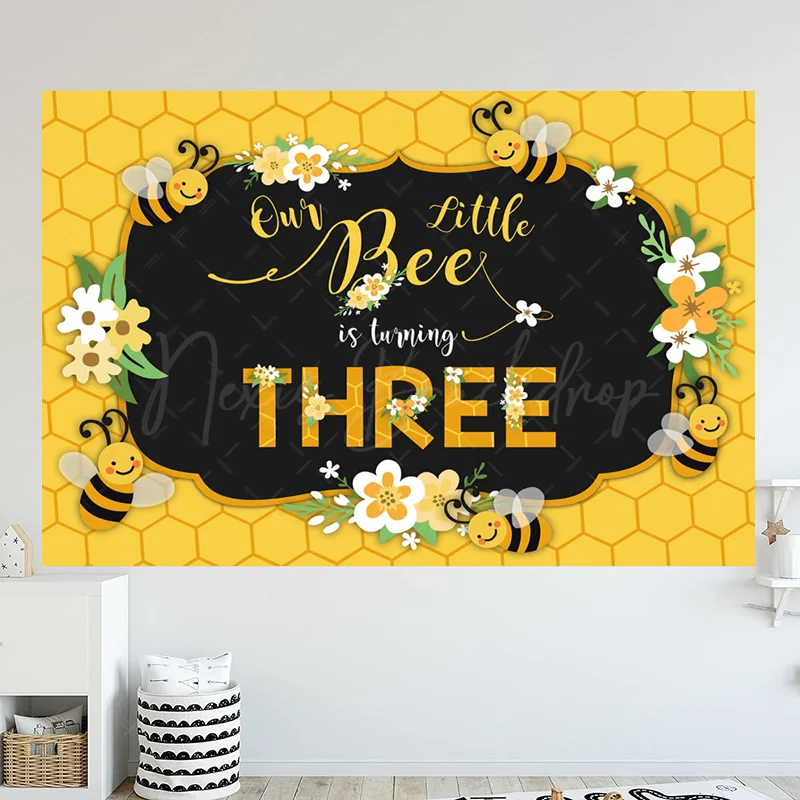 Милые пчелы с цветочным рисунком в виде сот фон для 3-го дня рождения маленькая