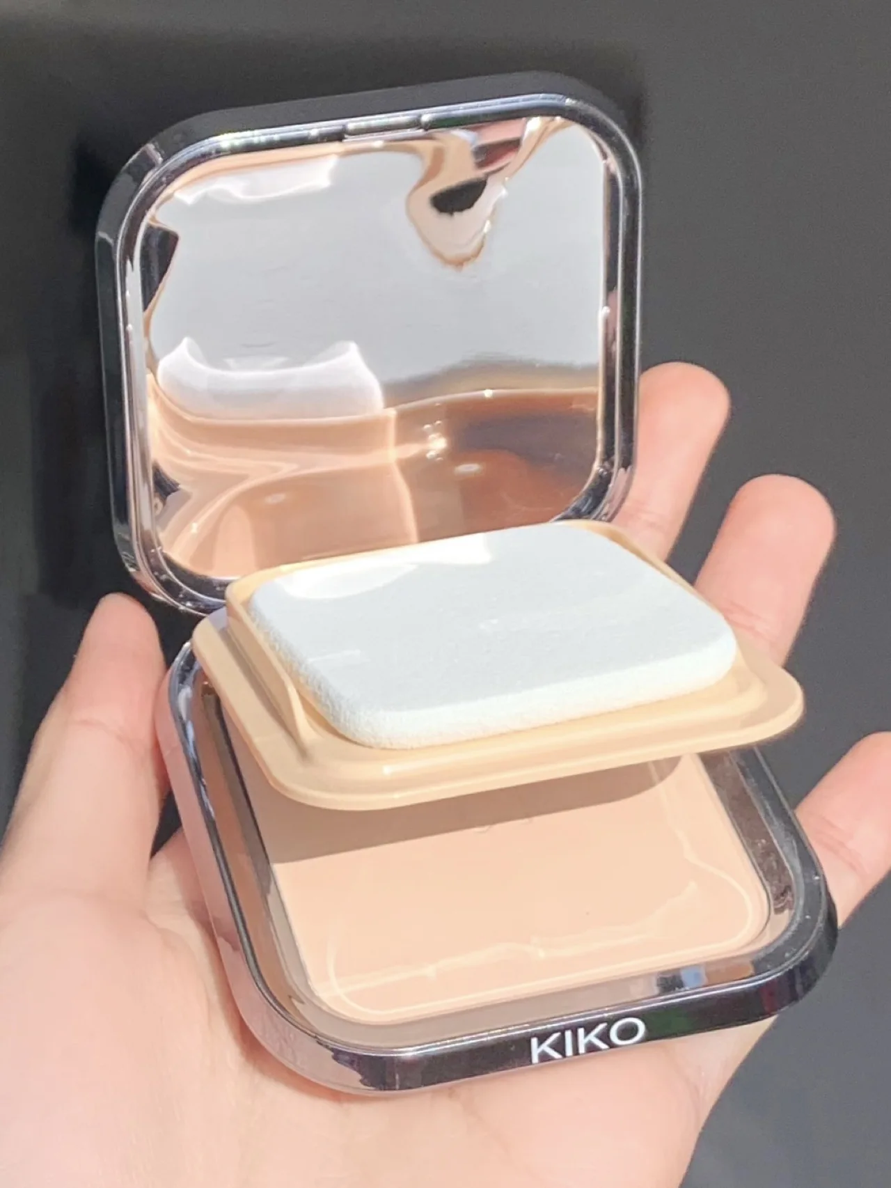

KIKO make up Soft Honey Powder Cake Light Delicate Concealer Oil Control Invisible Pores Long Lasting Face powder Make up