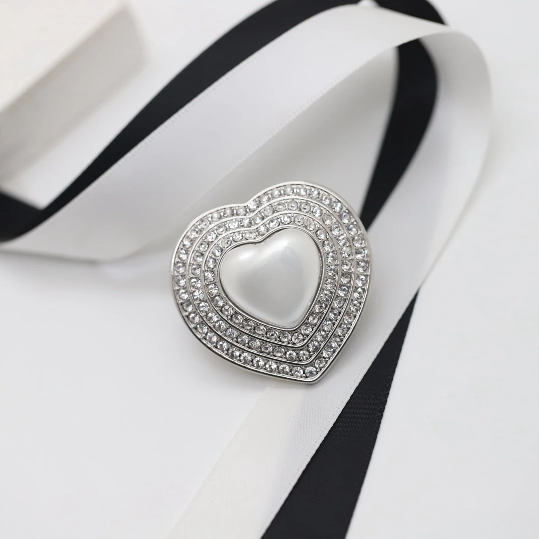 

Осенние Аксессуары для платья с надписью Love, Женская Высококачественная Роскошная темпераментная универсальная заколка для груди