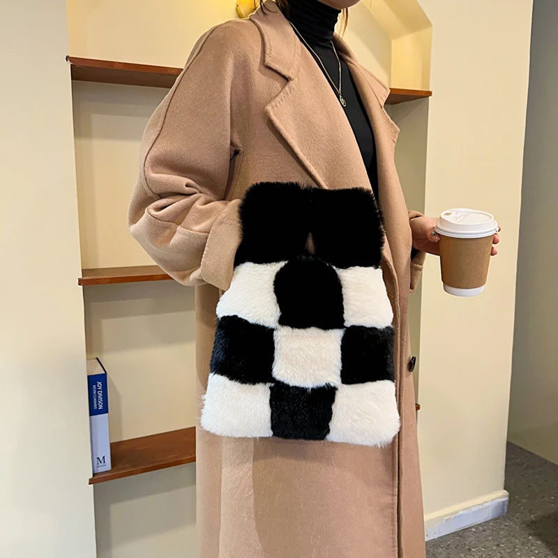 

2022 Winter plush shoulder bags for women fashionable splicing armpit bag cute purses and handbags luxury designer hand bag