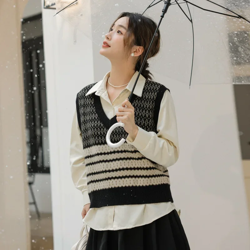 Женский вязаный свитер жилет осень 2023 новый стиль корейская версия многослойная