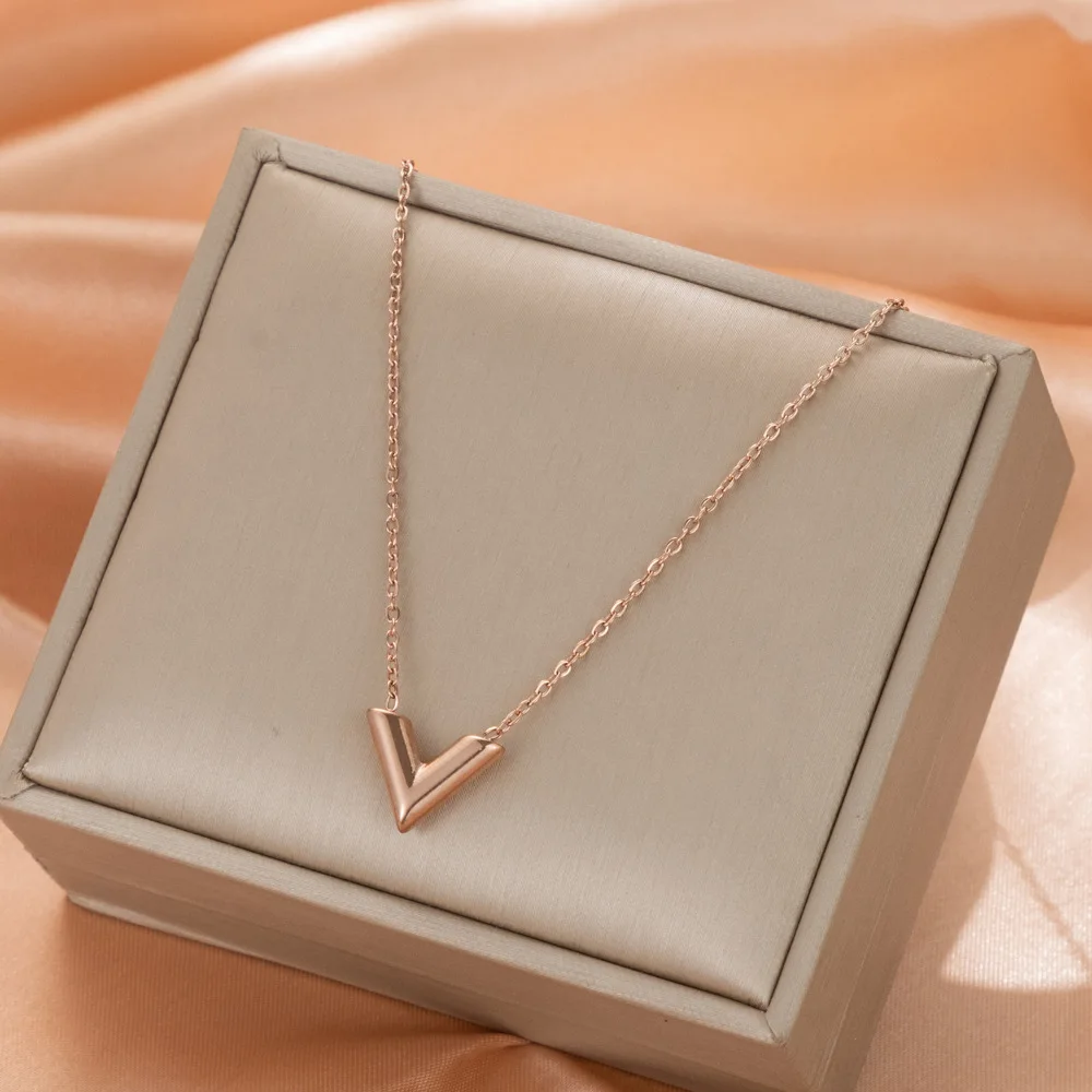 

Europe And The United States Creative V-shaped Pendant Female Necklace Fashion Trend Ladies Alloy Neck Chain Jewelry 2023