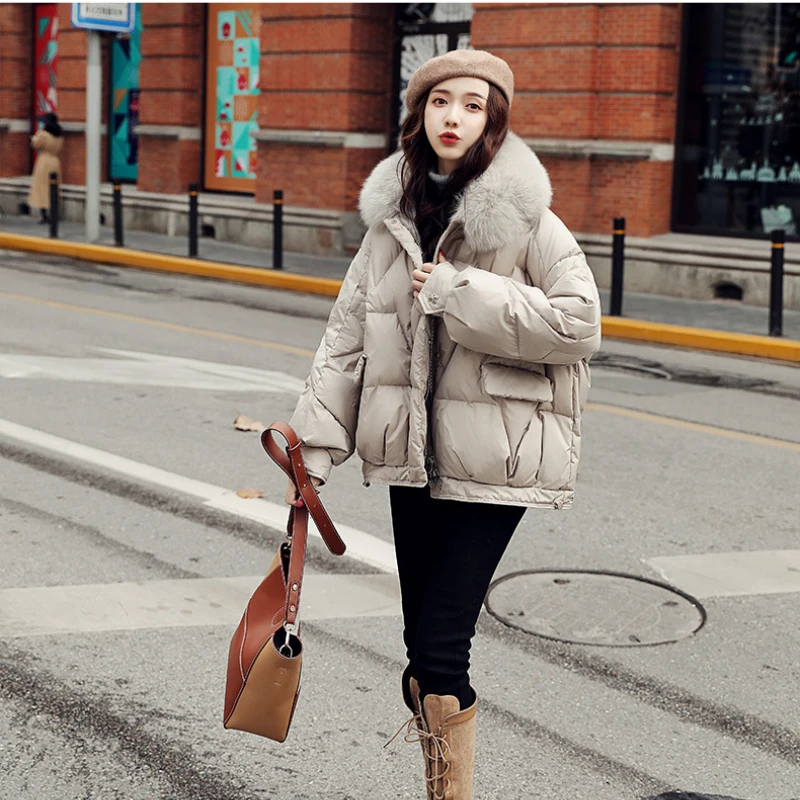 

2022 Winter Fashion Down Jacket Women's Short Oversized Fox Fur Collar Down Coat Female Thick Warm 90% White Duck Down Jacket