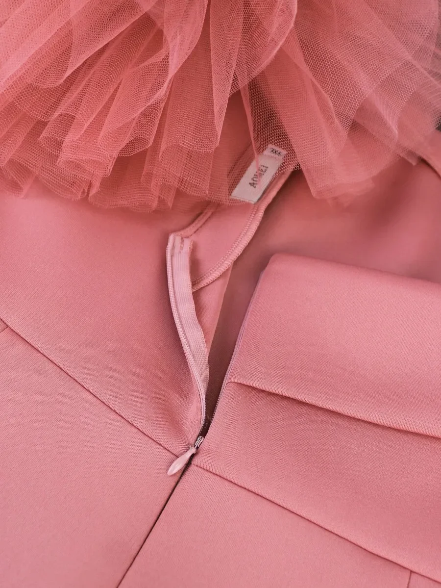 Вечернее платье на одно плечо с прозрачным цветком розы Розовое вечернее миди