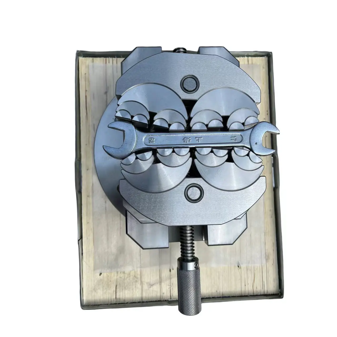 Трехступенчатые стальные фрактальные тиски из углерода