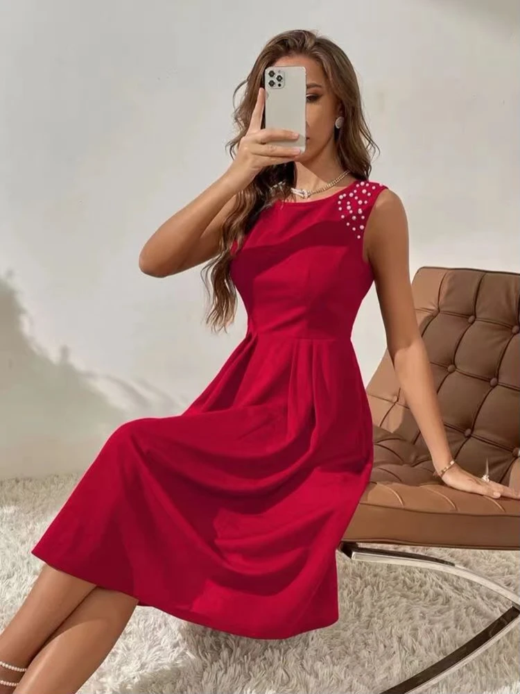 

2023 New Women's Slim-fit Round Neck Beaded Sleeveless Princess Dress