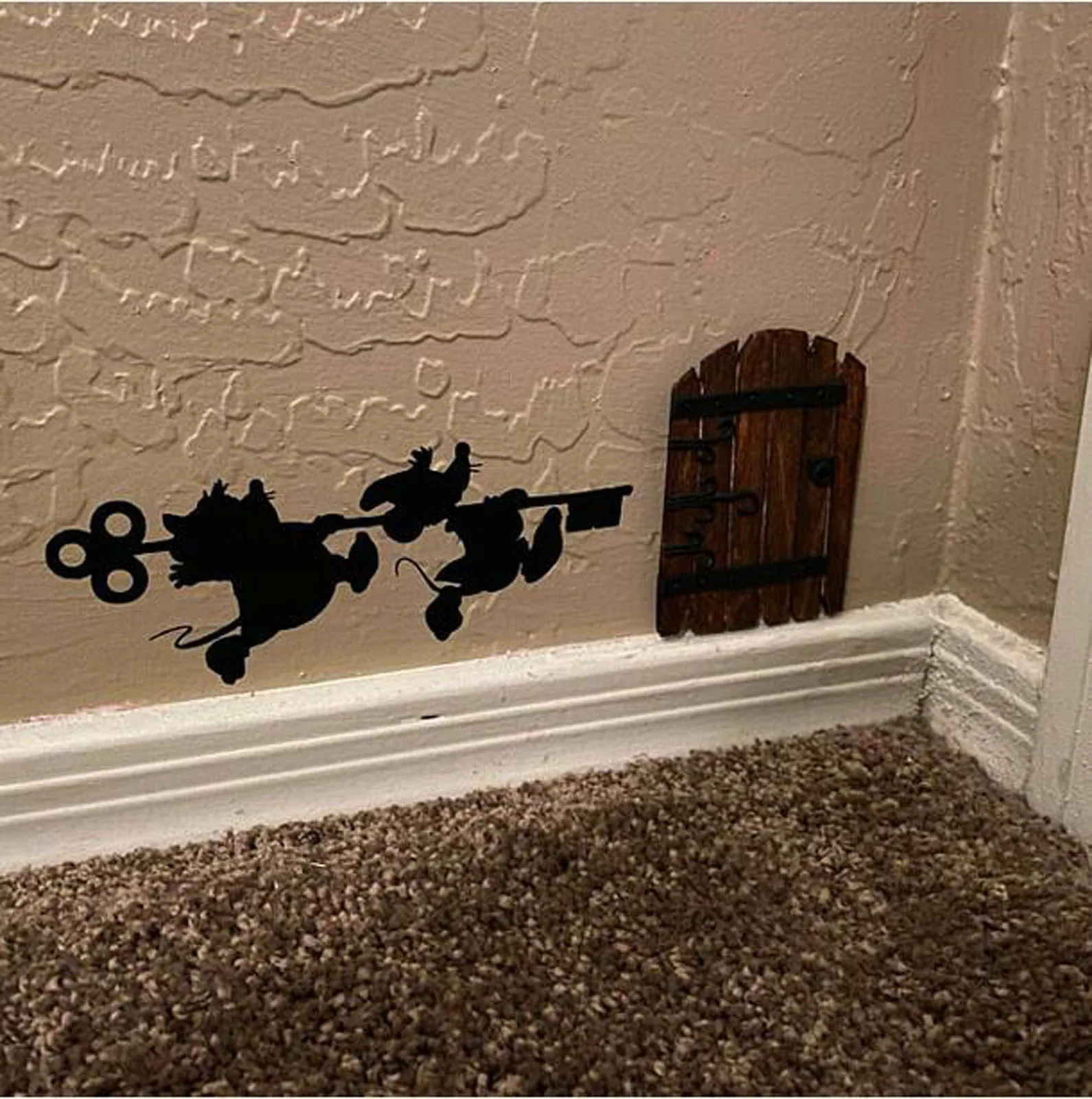 

Creative Mouse Hole Wall Stickers Reusable Pegatinas De Pared Stickers Muraux For Living Room Decor Декор Для Дома Free Shipping