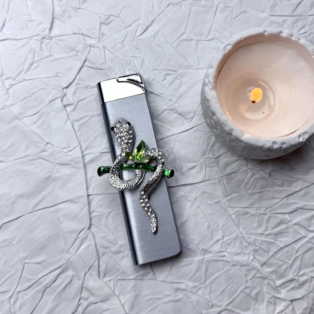Стильная металлическая зажигалка: ViperBlack Rose Design, ветрозащитная зажигалка с зеленым пламенем, многоразовая бутановая зажигалка, ветрозащитные зажигалки для сигарет (art.: 3920d465b9c5a) - 3920d465b9c5a
