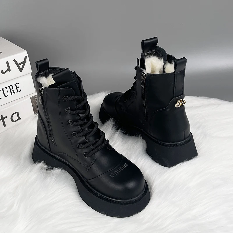 Женские кожаные сапоги с круглым носком на молнии каблуком