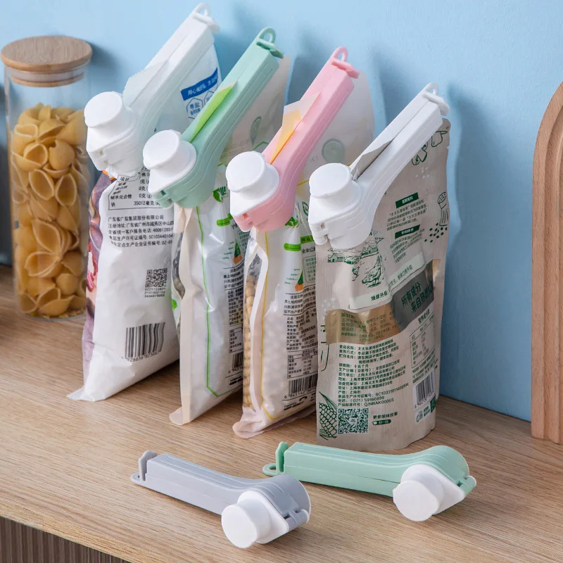 

8pcs/lot Condiments Spice Bag Sealer Clips with Pour Spout Food Sealing Kitchen Storage Organizer Plastic Fresh-Keeping Clamp