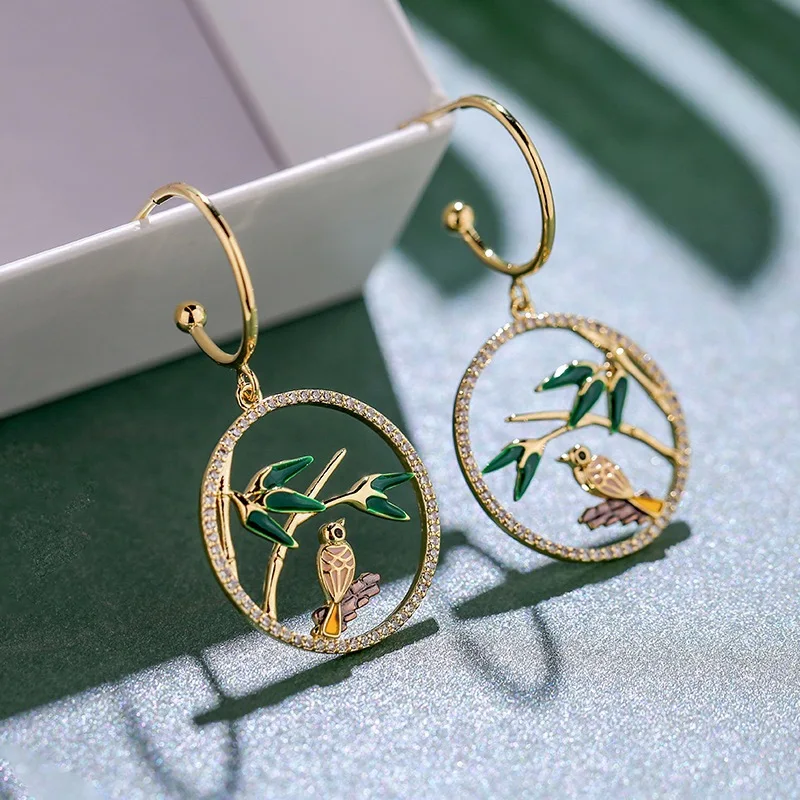 

Ladies New Style Retro Diamond-Inlaid Branch Bird Earrings Natural Simple Hollow Round Antique Swallow