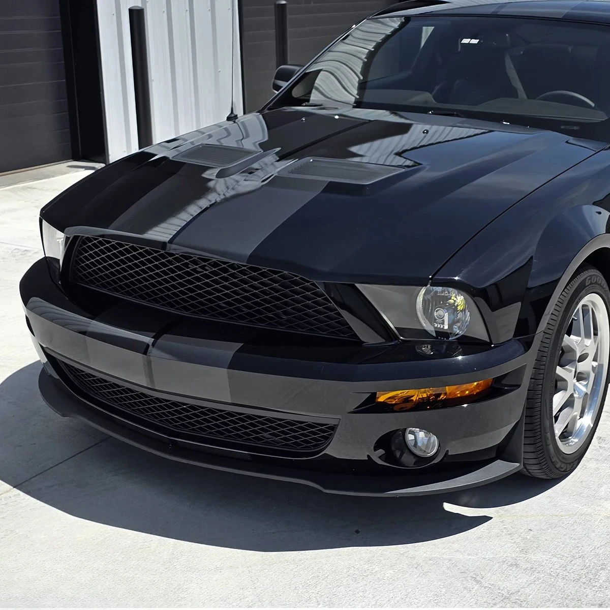 Фото Комплект для переоборудования в стиле GT500: передний спойлер, передний бампер, противотуманные фары, обвес для Mustang 2005-2009 №5
