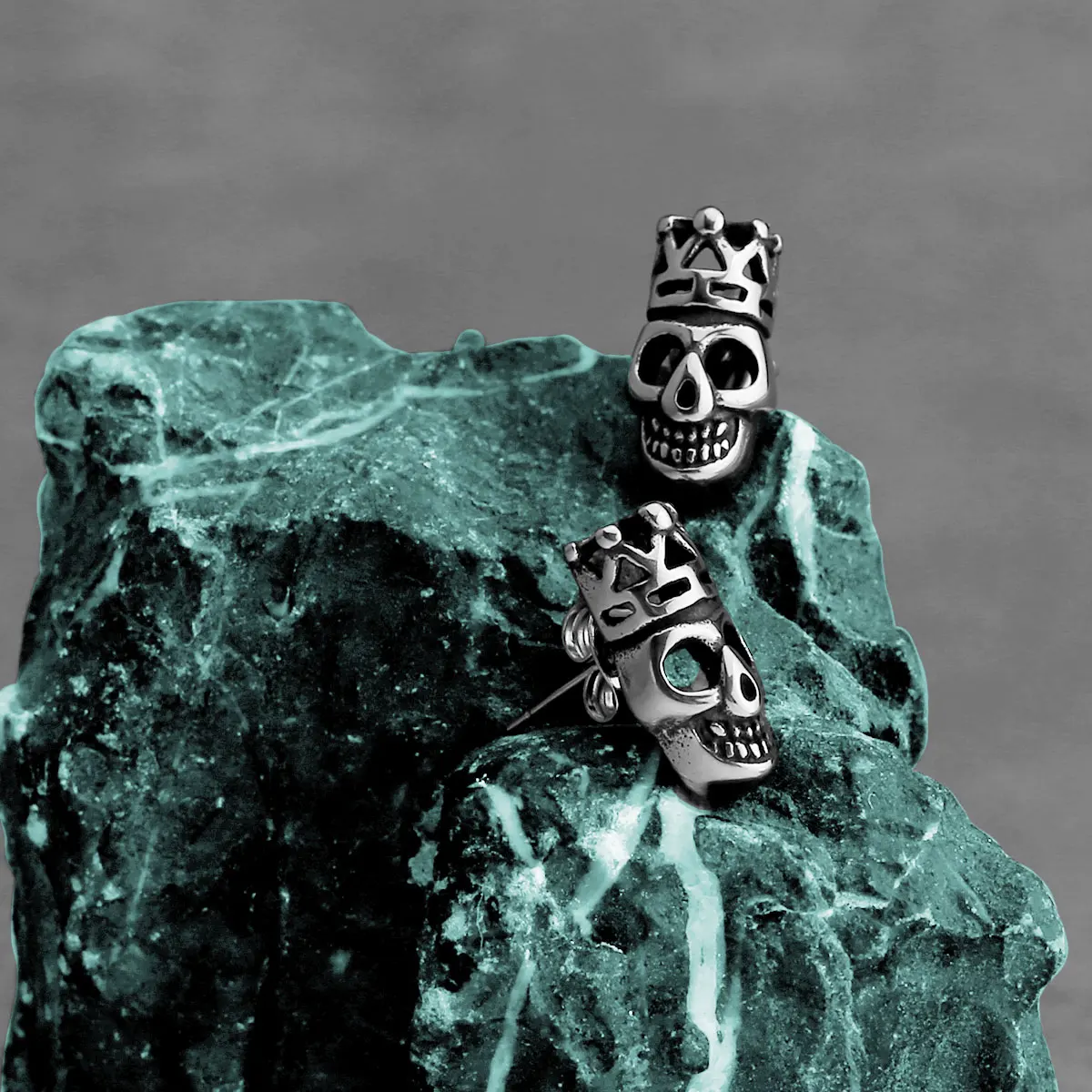 

Hip-hop Crown Skull Earrings Stainless Steel Men's Cool Party Punk Biker Accessories Vintage Fashion Male Jewelry Gift Wholesale