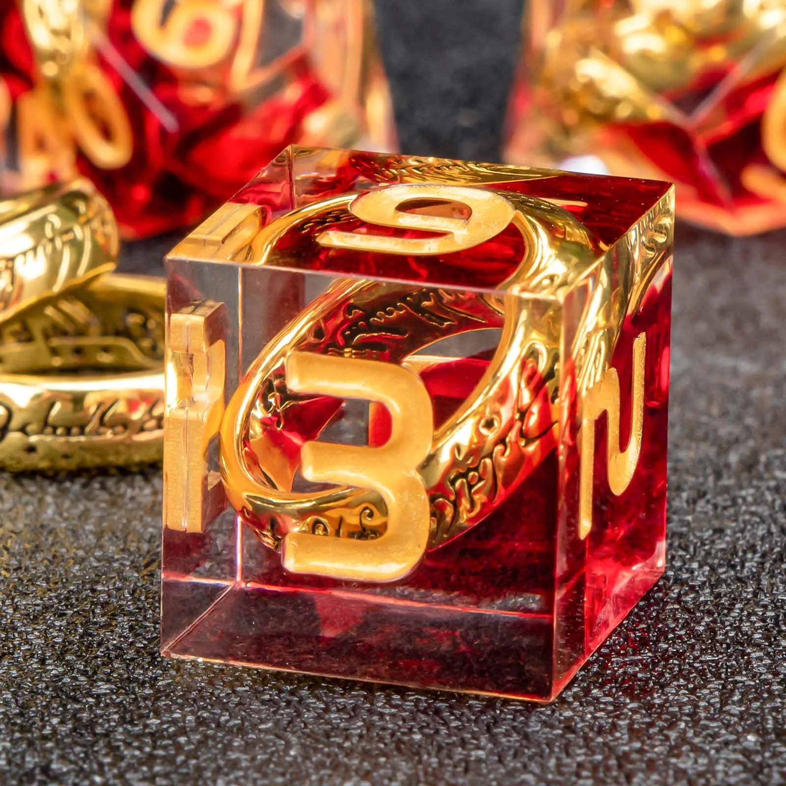 Игральные кости ручной работы DnD включают кольца из смолы одно кольцо игральные