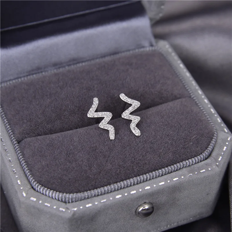 

Женские серьги-гвоздики из серебра 925 пробы с ЭКГ