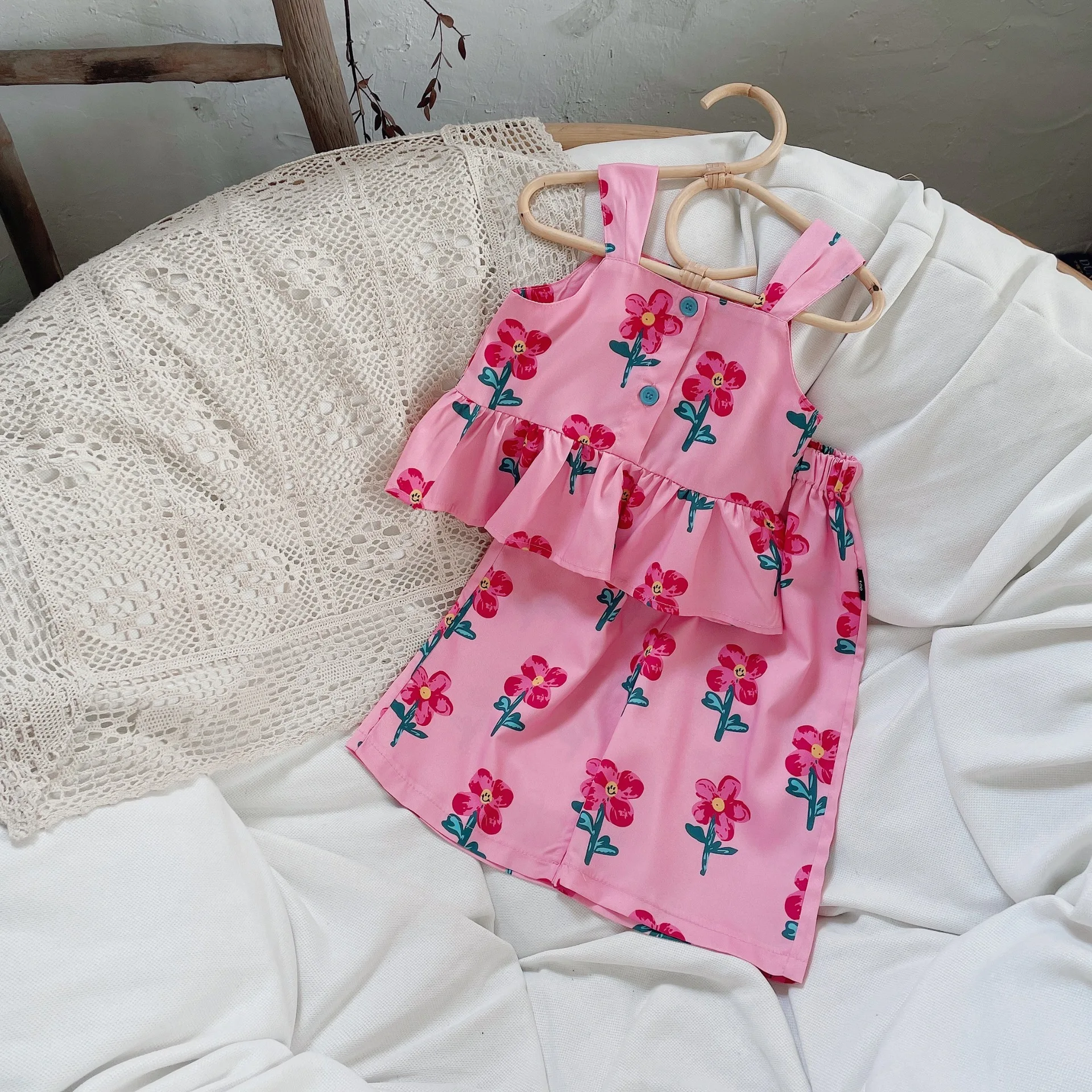 

Детский комплект детской одежды из двух предметов, топ с цветочным рисунком и брюки