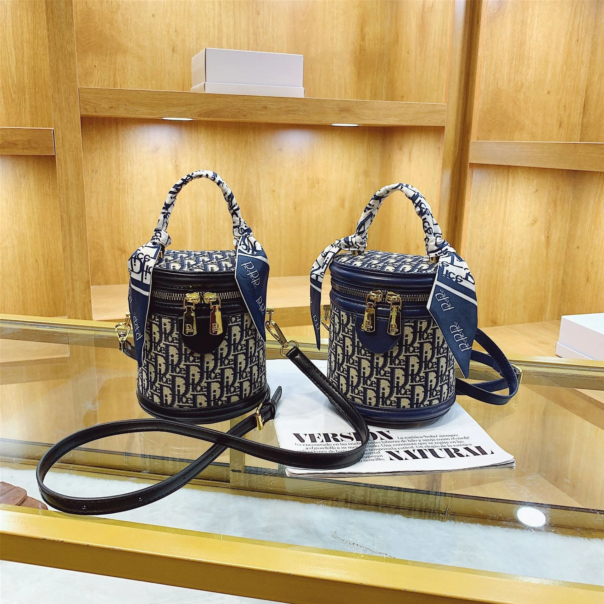 

Small Bag Female 2022 New Fashion Embroidery Letter Portable Bucket Bag Net Red Silk Scarf Pen Holder Messenger Bag