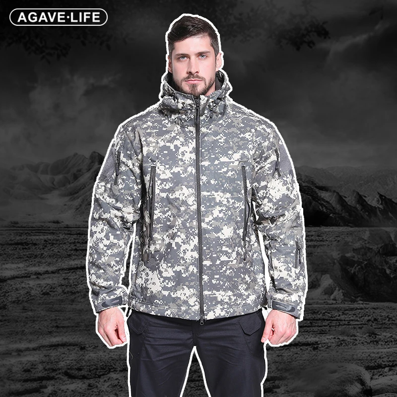 

Мужская камуфляжная куртка с капюшоном и защитой от ветра