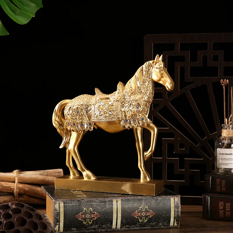 Статуэтка золотого лошади