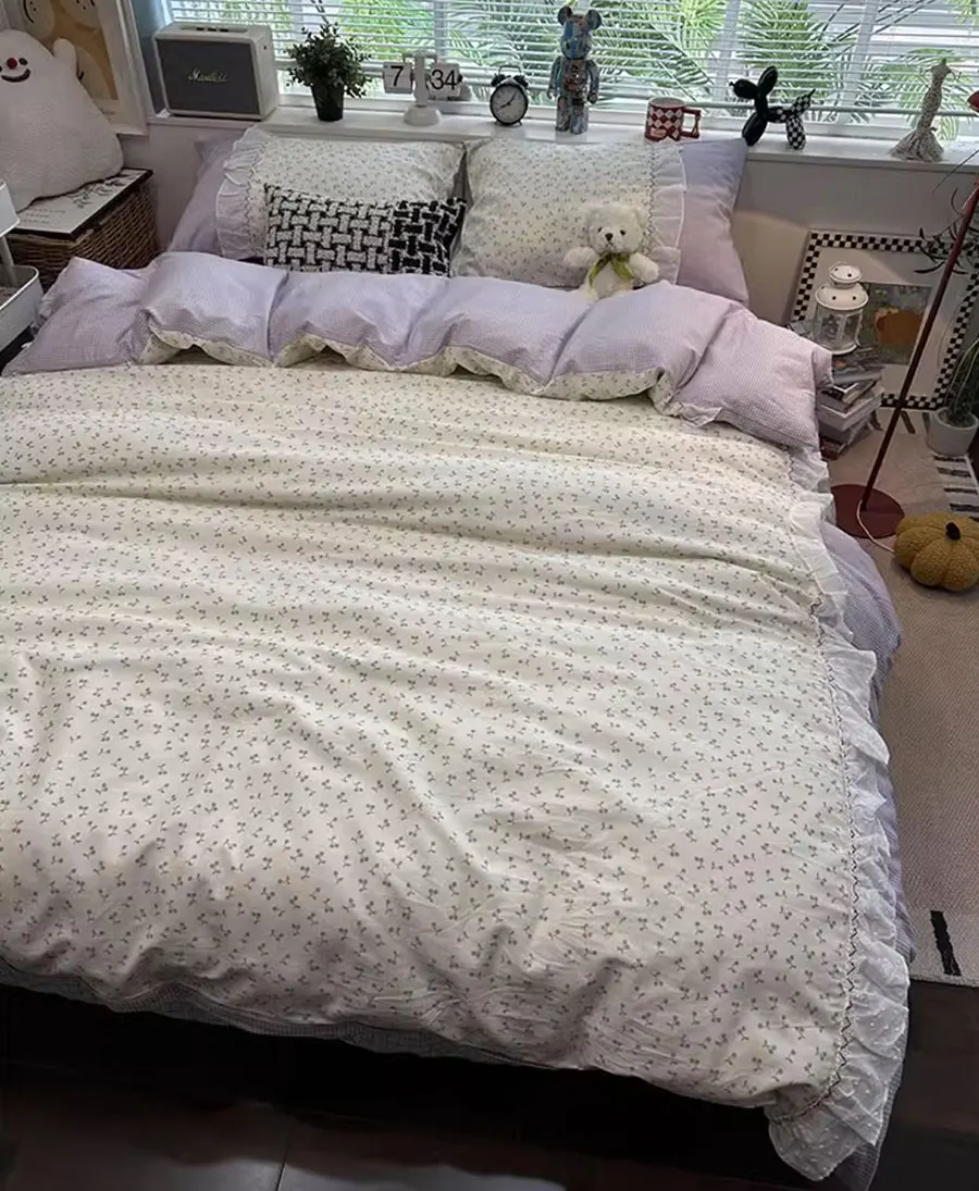 Комплект постельного белья в клетку с фиолетовыми вишнями 1 5 8