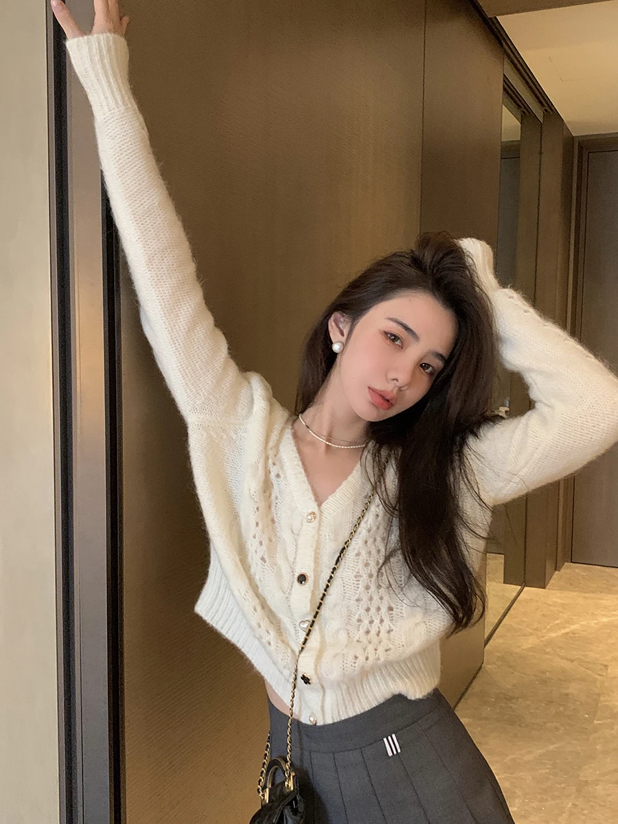 

Big round neck long-sleeved t-shirt bottoming shirt women's autumn and winter new casual short slim slimming shirt cardigan