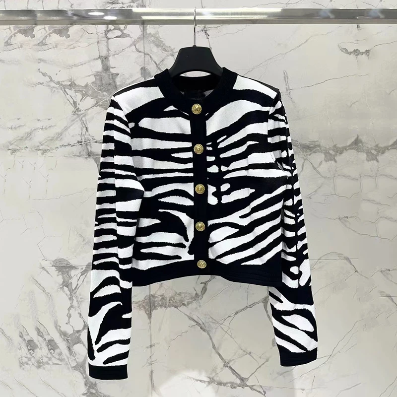 Женский трикотажный кардиган в черно-белую полоску с подкладкой на плечах