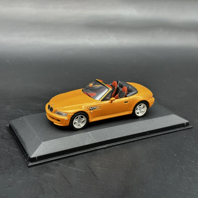 

Модель автомобиля из сплава в масштабе 1/43 Z3 Roadster