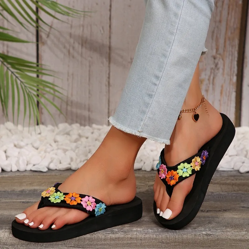 Женские шлепанцы на платформе круглый носок Цветочная вышивка танкетка летняя