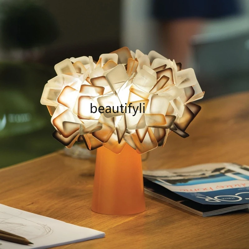 

GY Simple Bedroom Bedside Lamp Nordic Study Living Room Dining Table Wedding Flower Table Lamp