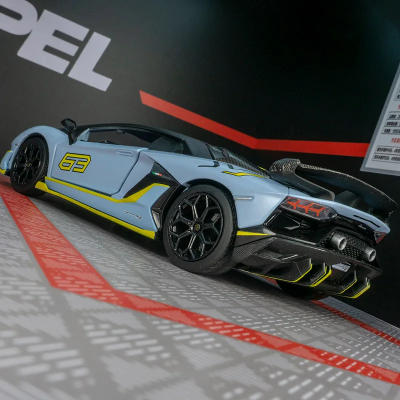 Фото Модель автомобиля Lamborghini Aventador SVJ из сплава металла, масштаб 1:24, с открывающимися дверями и багажником, со звуковыми и световыми эффектами, подарок для любителей суперкаров. №4